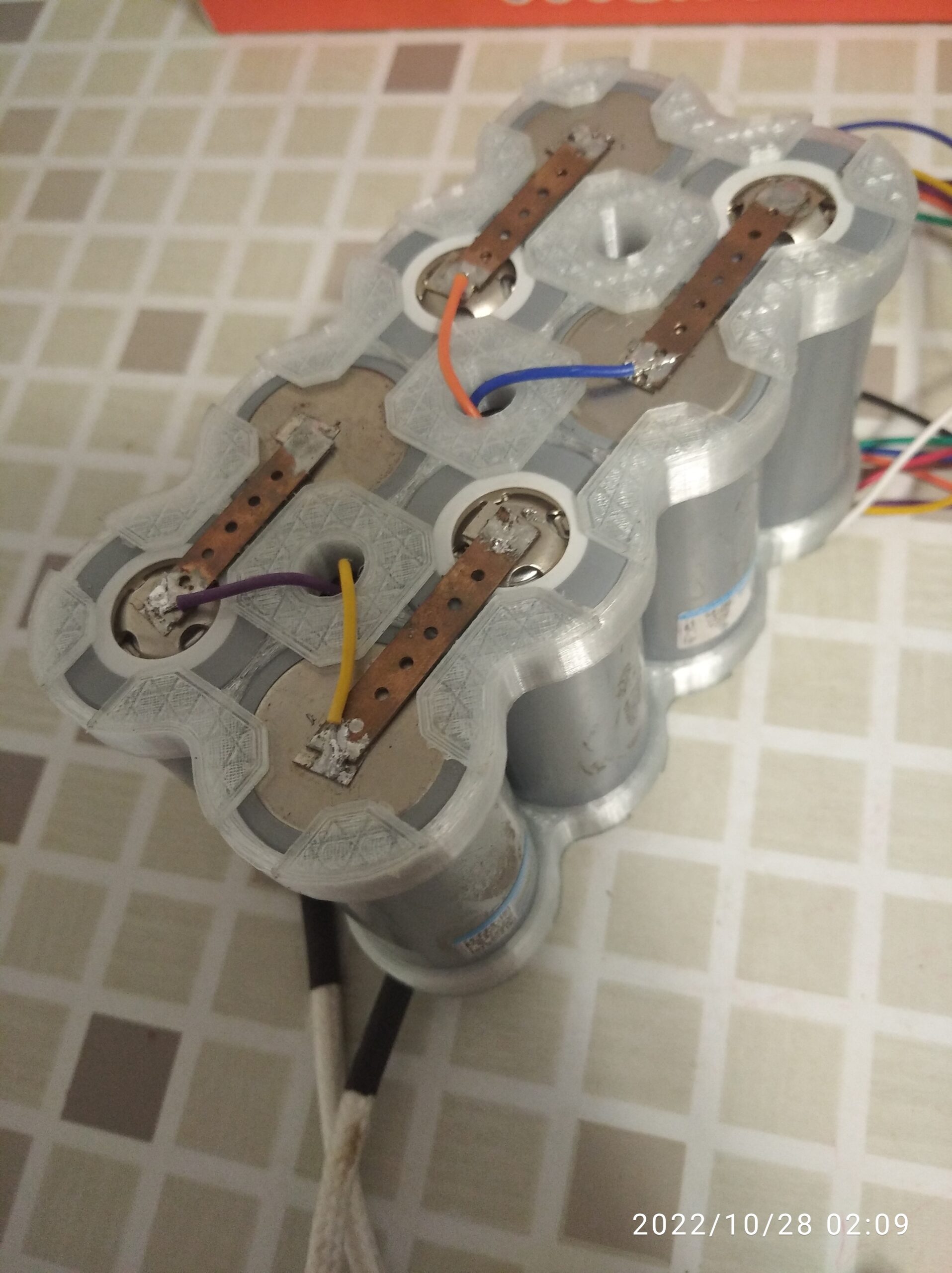 3D модель Держатель элементов 32700 LiFePO4