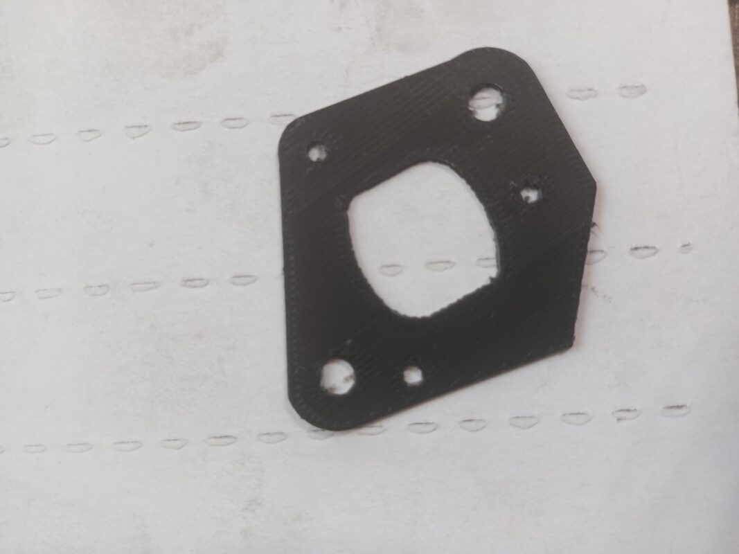 3D модель Две прокладка для бензопилы Partner 350 351 370 371 420 McCulloch MacCat 335 435 440,