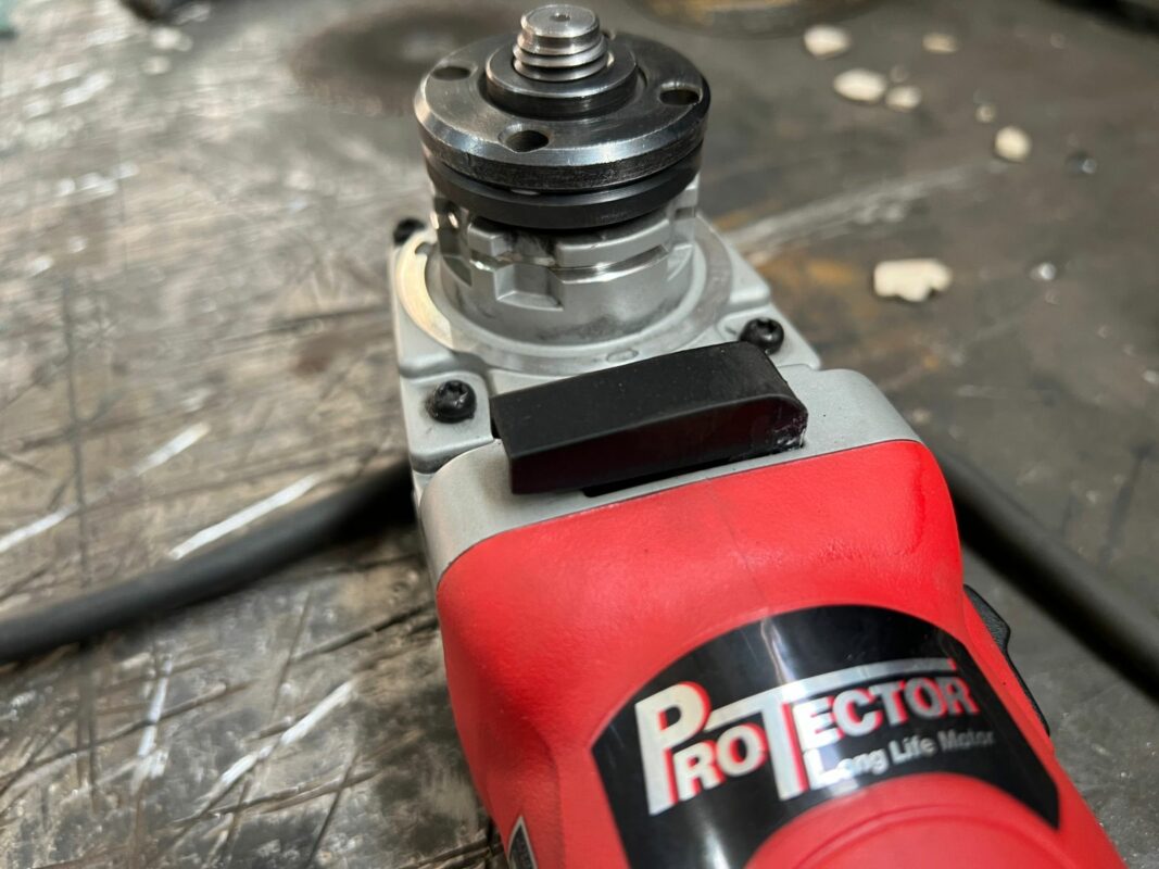 3D модель Отвод воздушного потока вниз для УШМ Milwuakee AGV 15-125 XE