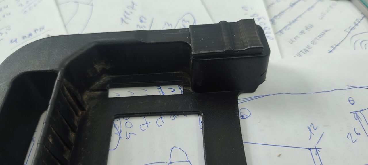 3D модель Фиксатор топора в защитном кожухе