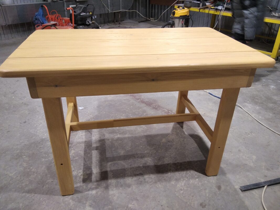 Чертеж Стол деревянный 1150х720х730