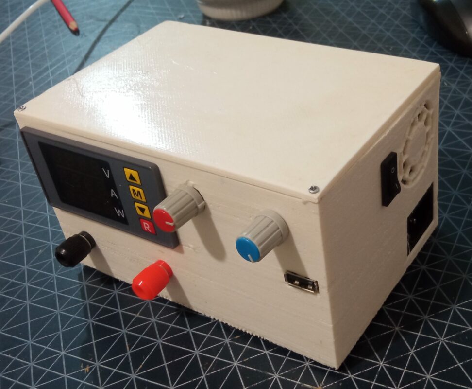 3D модель Лабораторный блок питания для питания ноутбуков