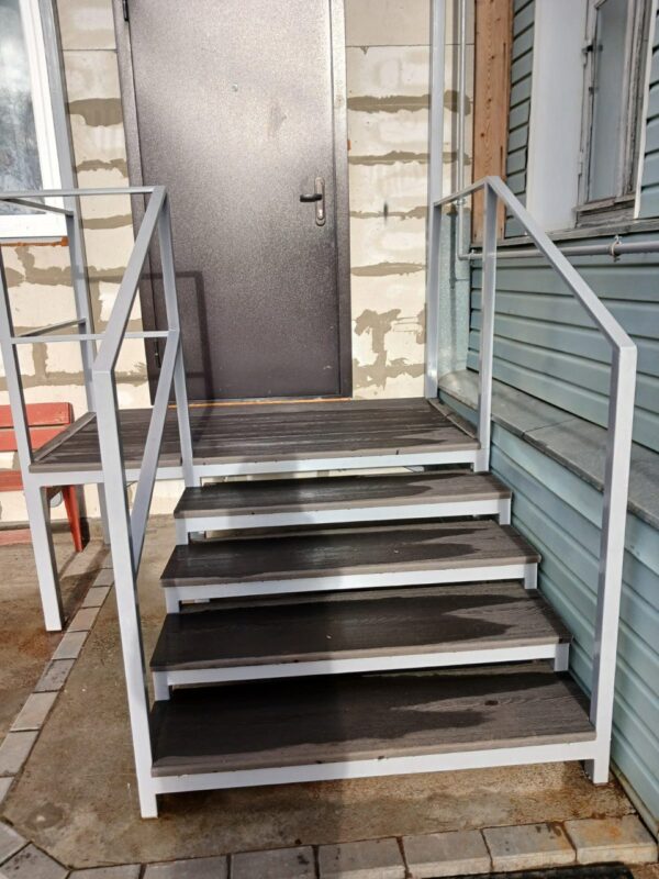 3D модель Крыльцо с площадкой и перилами (каркас)