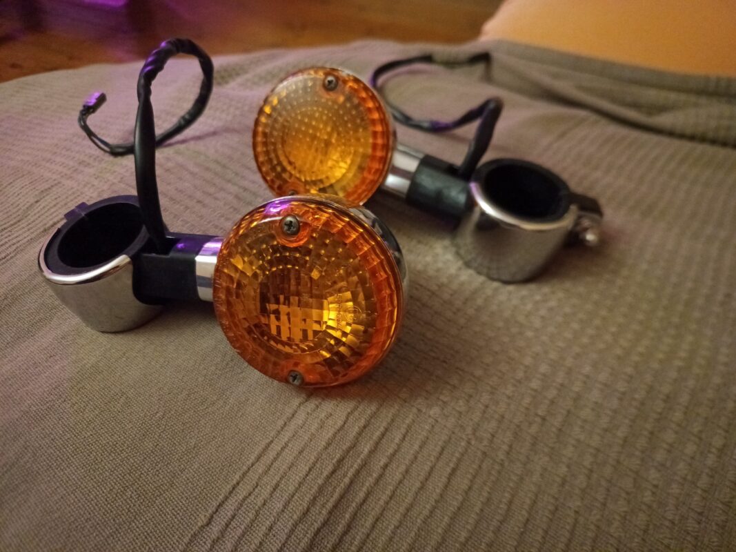 3D модель Крепление переднего поворотника Kawasaki Vulcan VN900C