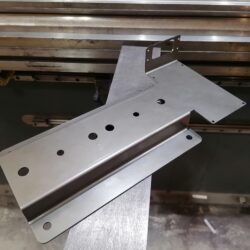 Лазерная резка фанеры и металла