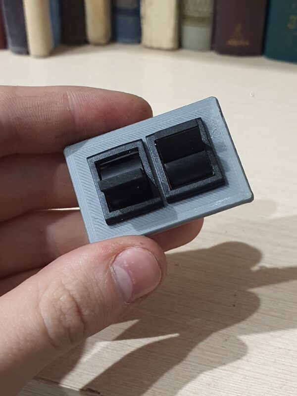 3D модель Установочная заглушка тумблеров для китайской мультимедийной системы reno duster 1