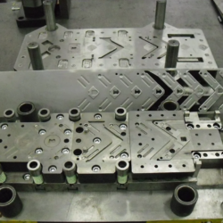 Холодная листовая штамповка ( Последовательные, прогрессивные, комбинированные и др. штампы)