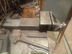 3D модель Тиски самодельные - ход подвижной губки около 300 мм